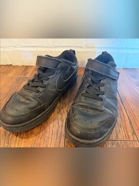 Nike Kids Black Low-Top Sneakers with Lace and Strap